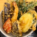 Tempura Sakusaku - ランチ限定日替わり天丼 500円
                        （おしんこ・味噌汁付）