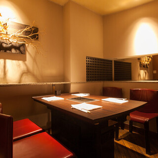 We offer a variety of private rooms for 2 to 22 people in the Annex Hanare!