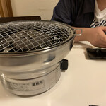 ホルモン亭 - 七輪はガス式