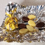 モンロワール 銀座みゆき通り店 - 夏限定、ひまわりリーフメモリー(バナナ･マンゴー･ミルク)チョコ