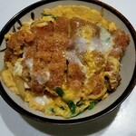 亀の家食堂 - カツ丼どーーん！
      680円プラス大盛100円
      重かったー