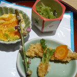 長樂 - 「前菜盛り合わせ」
            ・鯛の子卵締め
            ・白魚と蕗の薹
            ・若牛蒡