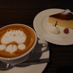 コーヒーとおやつの店 アンドモア - カフェラテ＆チーズケーキ