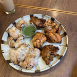 カッチャル バッチャル - タンドリーチキンとチキンマライティッカ