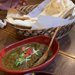 カッチャル バッチャル - スパイシーマトンカレーとナン