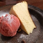 春風駘蕩 - バスクチーズケーキと苺のアイス