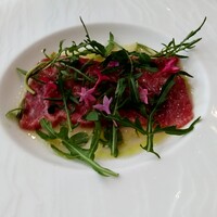 デュ・ヴァン・ハッシシ - 海胆が苦手とお伝えしたらご用意下さった私の前菜　馬肉のカルパッチョ♡トロける馬肉に九条ネギソースが香り立つ⭐️
