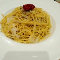 Osteria UVA RARA 横浜 - シラスとキャベツのペペロンチーノ