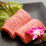 Tokusem Meigara Wagyuu Yakiniku Gyuutei - 飛びロース　※通称：ザブトン　厚切りロース肉の旨味をご堪能してください！ 