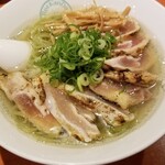 麺屋 六感堂 - 温製 シャポーン鶏の山椒ＳＯＢＡ（しお）＋鶏タタキ増し