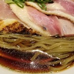 麺屋 六感堂 - 温製 シャポーン鶏の山椒ＳＯＢＡ（醬油）