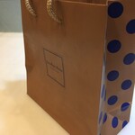 ジャン＝ポール・エヴァン - 外袋紙手提げ。サイドのブルードットがお洒落