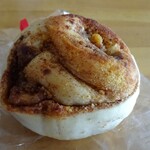 ハタダベーカリー - シナモンロール
