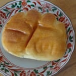 ハタダベーカリー - クリームパン