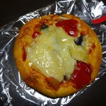 ハタダベーカリー - 野菜チーズピザ