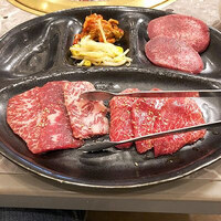 川崎名物 炭火焼肉 食道園 - 焼肉セット税抜き1,050円