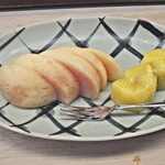 一鮨 - 水物（もも　キュウイ）（おまかせにぎり　お昼）完熟