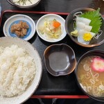 おさしみ屋　網元　伊豆 - カレイ煮付定食といかさしみ