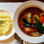 ルウォント - カシューナッツとトマトのスープカレー。ライスは中盛