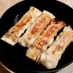 喬家柵小吃 - 名物、豚肉棒餃子：504円+税