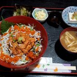 Azusagawa - 魚のづけと生うにの丼全景