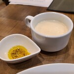 カフェ アープ - セットの白菜のスープです。