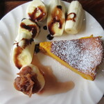 Kissa Eruga - チーズケーキ、ヨーグルトムース、バラジャムは自家製