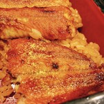 うなぎの豊川 - 粉山椒をかけて！