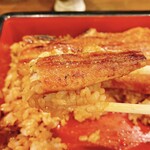 うなぎの豊川 - 粉山椒をかけたうなぎリフト！