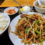 Menhan Chuukachuu Bou Happuku Shokudou - レバニラ炒め定食