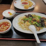 Kou ran - 牛バラチャーハンと杏仁豆腐セット（\890）