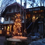 レストラン ネスト - 夕暮れの外観