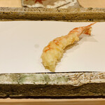 日本橋 蕎ノ字 - ■車海老
      ☆二つ目はカリッと火入れした海老を天つゆで頂く。
      