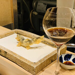 日本橋 蕎ノ字 - ■若あゆと黒ビール
      ☆ COEDOクラフトビール醸造所の黒ビールと合わせると鮎の美味いわたの苦味と相まってとても美味い。