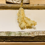 日本橋 蕎ノ字 - ■めごち
      ☆ 富津市竹岡漁港のめごち。江戸前の定番。
      めごちの身も大きくふっくらして柔らか。