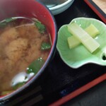 らいふ - 味噌汁　漬物