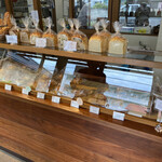 ハルハル - パンは、お店の方が取ってくれます( ^ω^ )