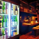 渋川 - おもてなしにも喜ばれる地酒はもちろん、県外の日本酒も定期的に吟味して仕入れしています。