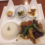 Izakaya Bajirubajiru - 牛サイコロ肉と旬野菜のソテー・自家製ジャポネソース