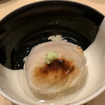 鮨 由う - ごまフグの白子 シャリ添え