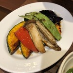 海南チキンライス 夢飯 - 揚げ野菜サラダ