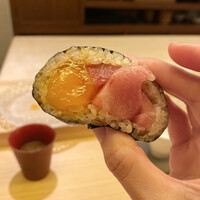 鮨よしかわ 恵比寿 - 卵黄とトロの太巻き