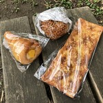 パン工房 - 料理写真:とまらない！チーズパリパリ、とろ～り半熟たまごのザクザクカレーパン、季節限定コロネ マンゴー＆レアチーズ風(2020/06撮影)