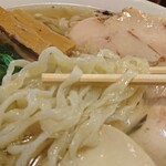 麺屋 双喜 - 命名します。「多加水平打ち手揉み中太やや不揃いピロテュル麺」