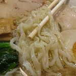 麺屋 双喜 - 麺肌が素敵。喉越しが良いのです。
