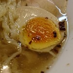 麺屋 双喜 - 味玉のアップ。