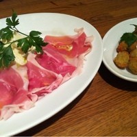 ピッツェリア ダ チーボ コレド日本橋店 - 生ハムとモッツアレラ＆肉詰めオリーブのフリット