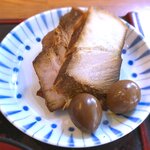 さくら本店 - (ﾗﾝﾁ)さくら定食 小鉢：チャーシューとうずら煮卵　2020.6.11