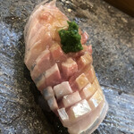 寿司栄 - ドンチッチ鯵。薬味はアサツキのタタキ