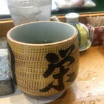 Sushiei - 店名入りの湯飲みは町寿司のアイコン